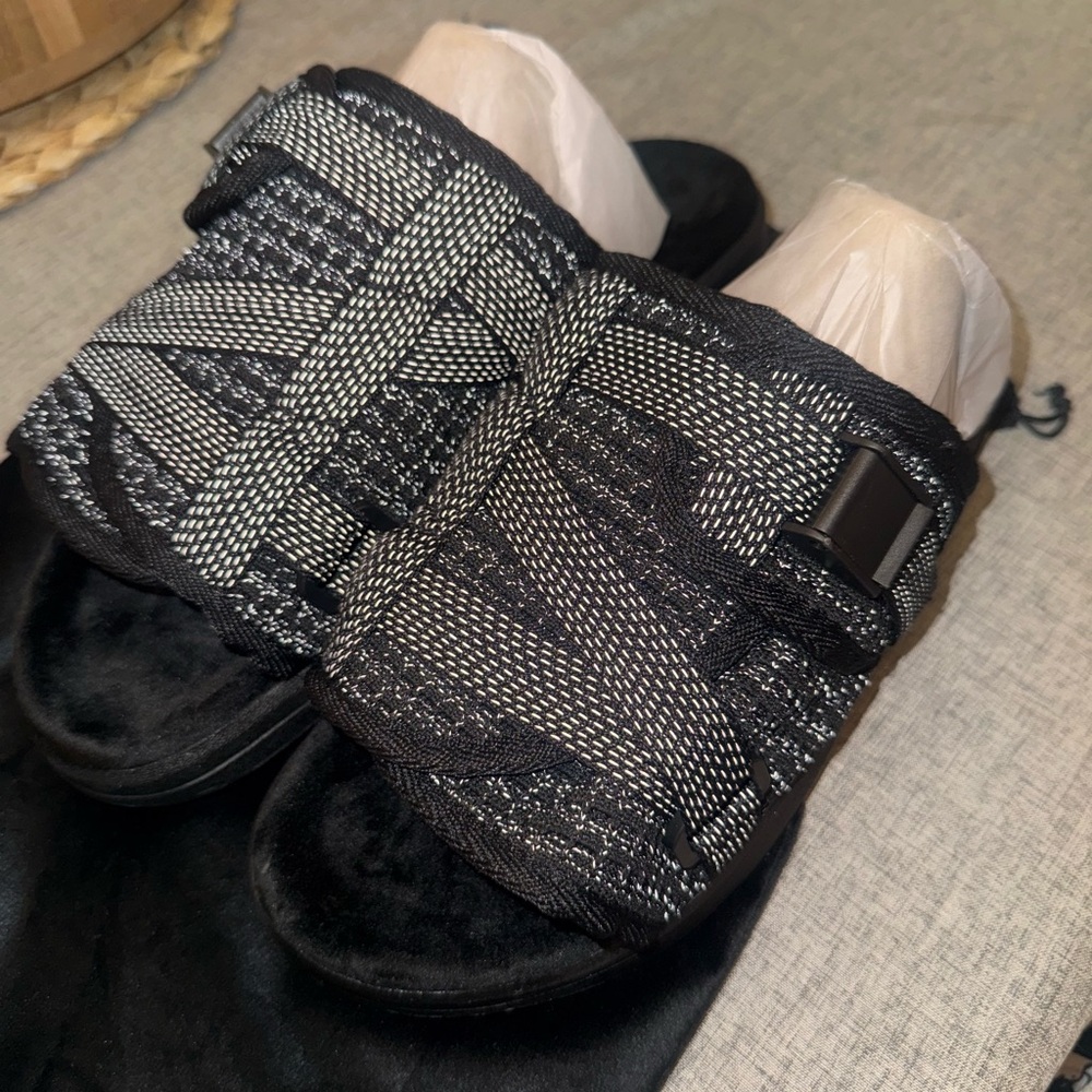 Draco Black Strappy Slide Sandals with Metallic Weave- Size 9/10